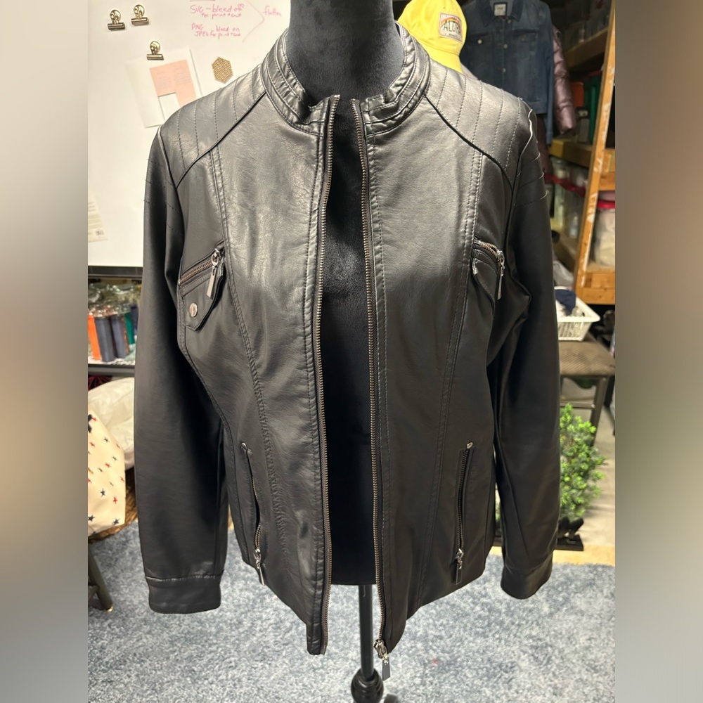 Apt. 9 brand. Women’s faux leather jacket in black. Size large.
